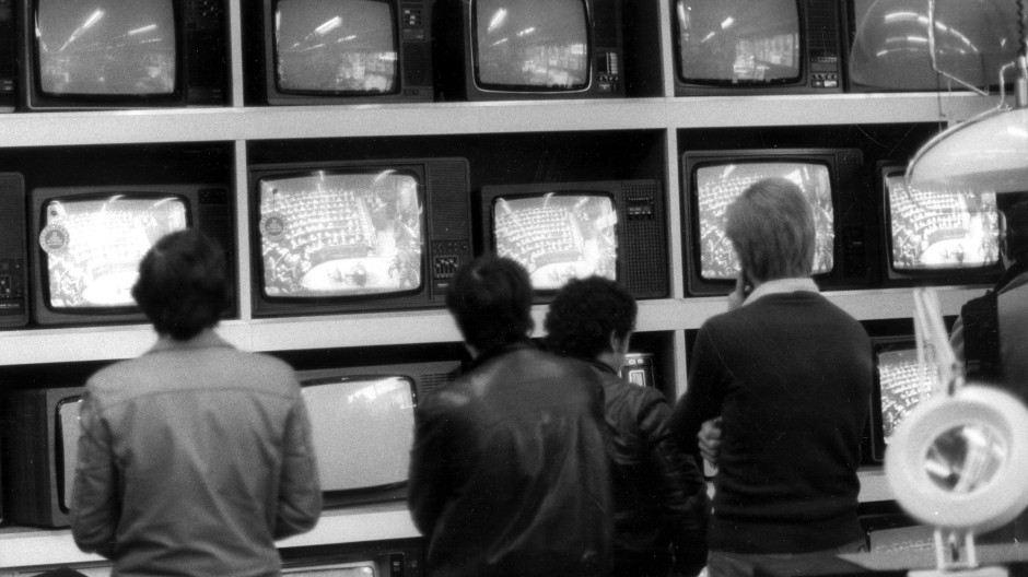 Establecimientos de Barcelona permitieron ver las imágenes de TVE del 23-F