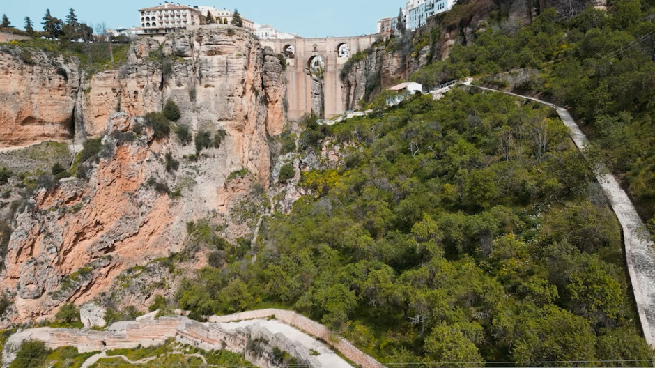 ¿Caminito del Rey o Garganta de Ronda? Dos experiencias compatibles de vértigo en Málaga