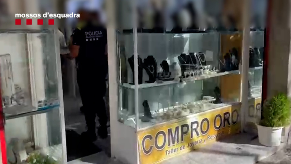 Detención policial en una joyería de Barcelona debido a la venta de productos procedentes de robos