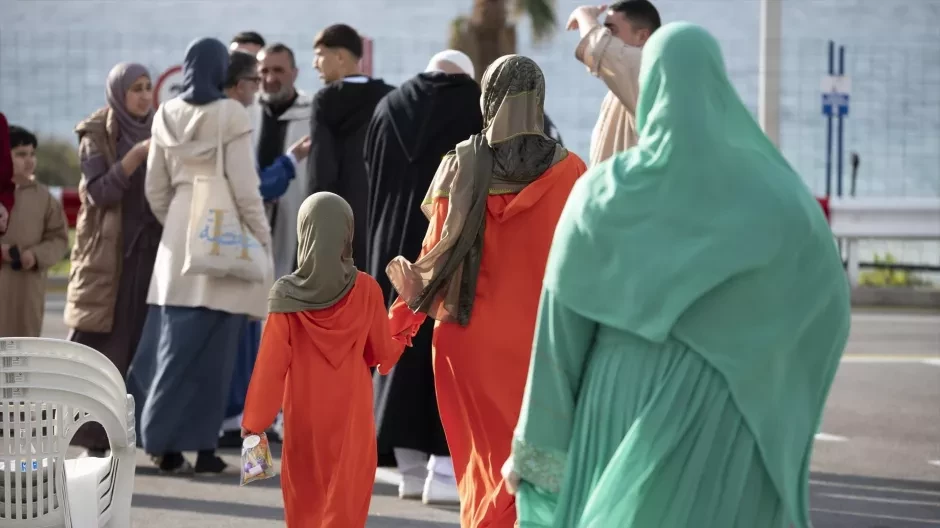 Mujeres y una niña con hiyab en Ceuta