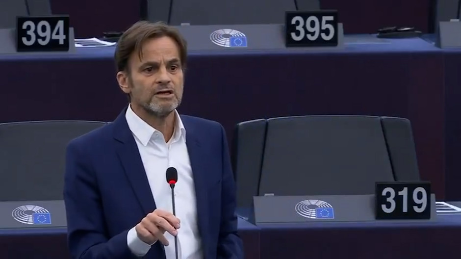 El diputado de Sumar Jaume Asens llama en el Parlamento Europeo «neofranquistas» a los jueces del Supremo