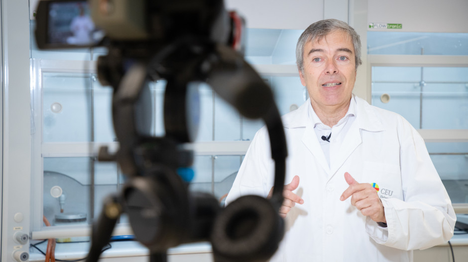 El químico de la Universidad CEU San Pablo, Javier Pérez Castells