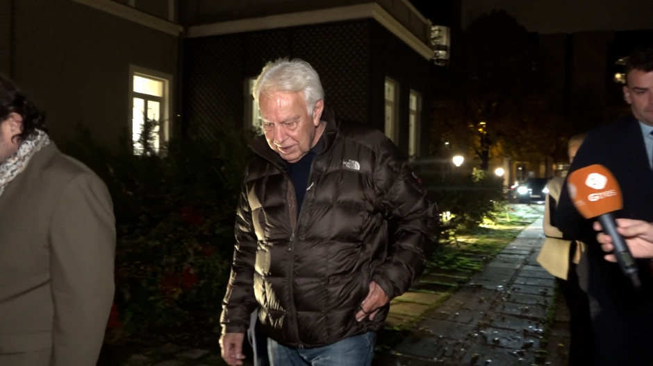 Felipe González dice que le «gustaría» que el Rey Juan Carlos vuelva a vivir a España