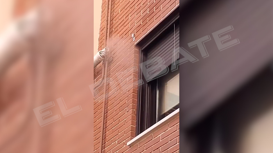 Los vecinos de Pedro Sánchez en Pozuelo se quejan de la salida de humos del piso que tiene alquilado