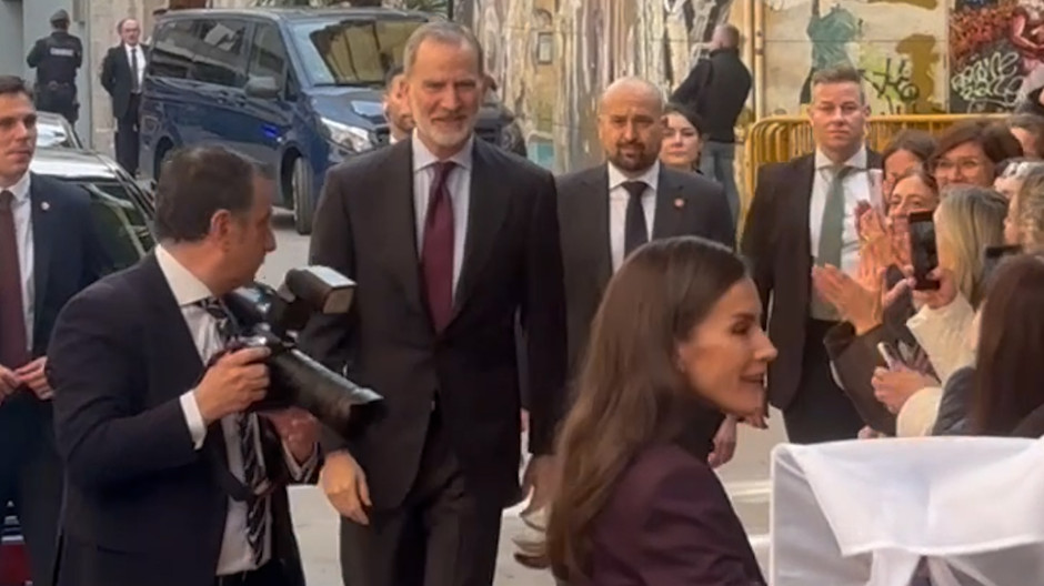 El caluroso recibimiento de los Reyes por parte del pueblo valenciano