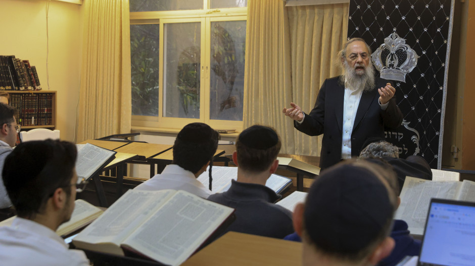 La histórica exención del servicio militar para jóvenes judíos ultraortodoxos divide a la sociedad israelí