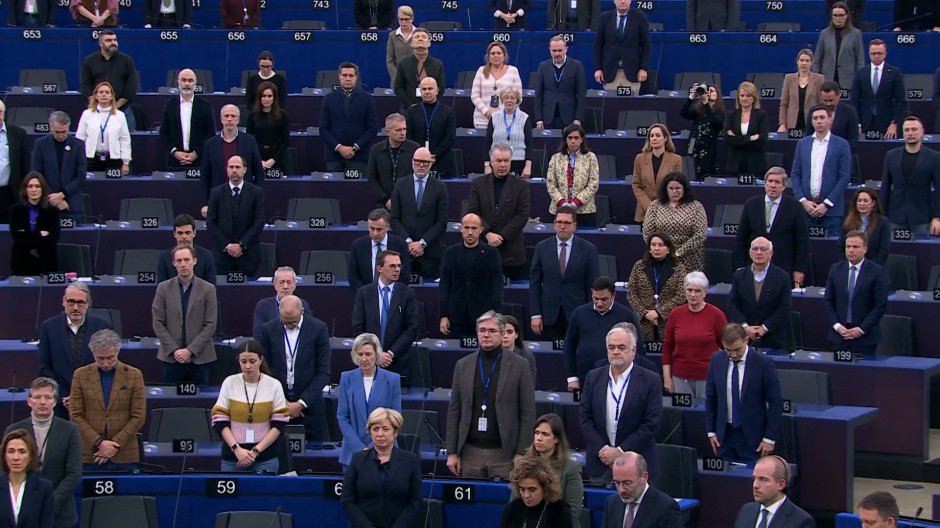 El Parlamento Europeo guarda un minuto de silencio por las víctimas de Adamuz