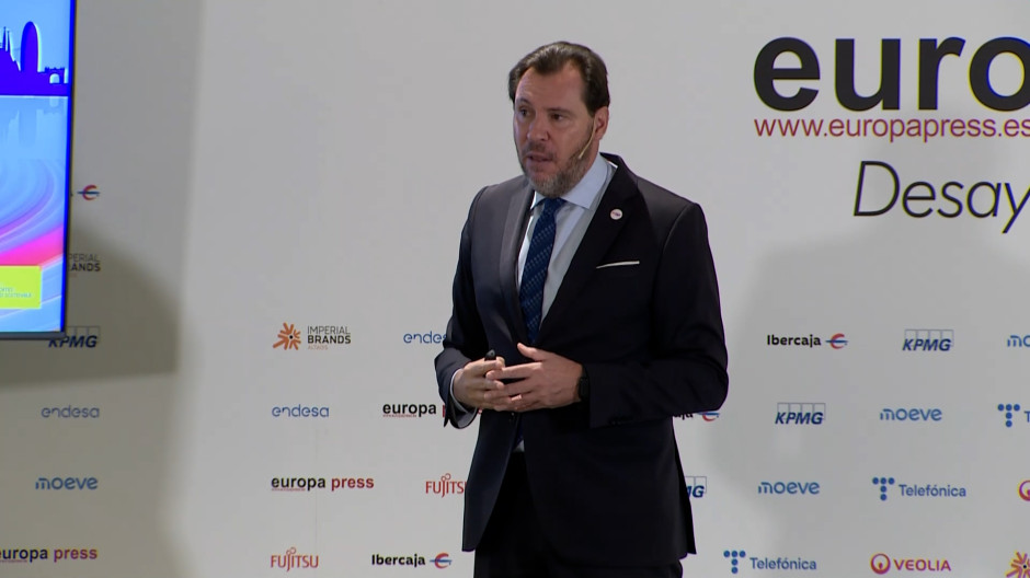 Adif baja la velocidad del AVE Madrid-Barcelona dos meses después de que Puente propusiera subirla