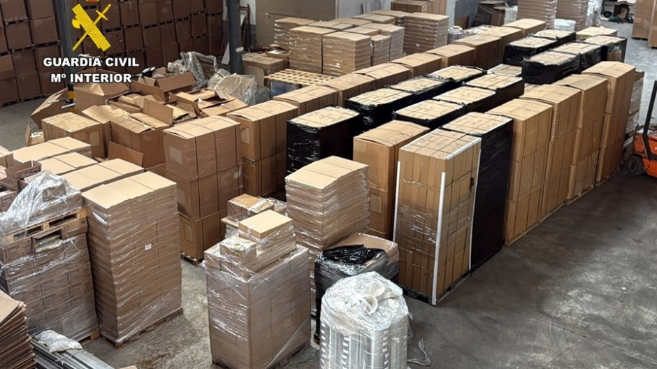 Dos detenidos tras desmantelar una fábrica clandestina de tabaco valorada en más de tres millones