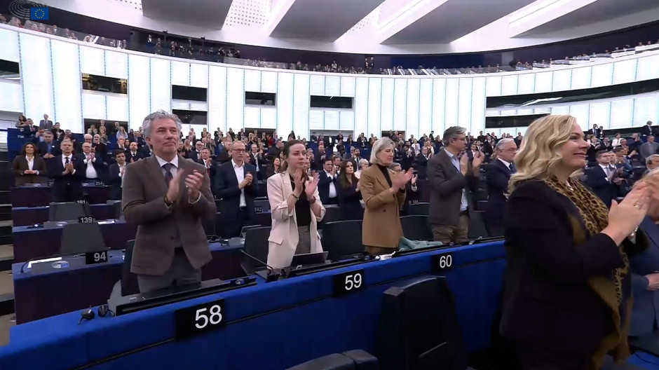 La larga ovación en pie de todo el Parlamento Europeo al Rey Felipe VI tras su discurso en la eurocámara