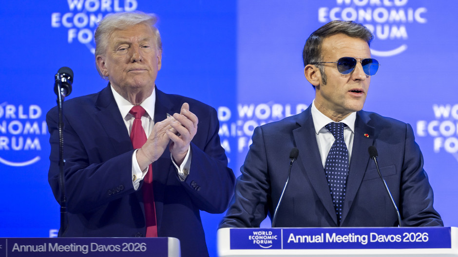 Trump se mofa de las gafas de sol de Macron durante su discurso en Davos