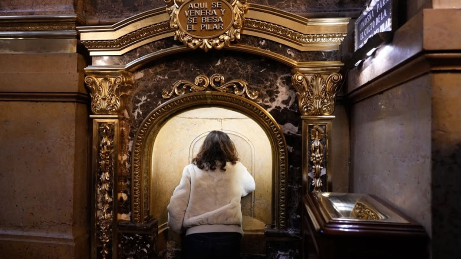 Ayuso visita la Virgen del Pilar: el gesto que no ha pasado desapercibido en Instagram