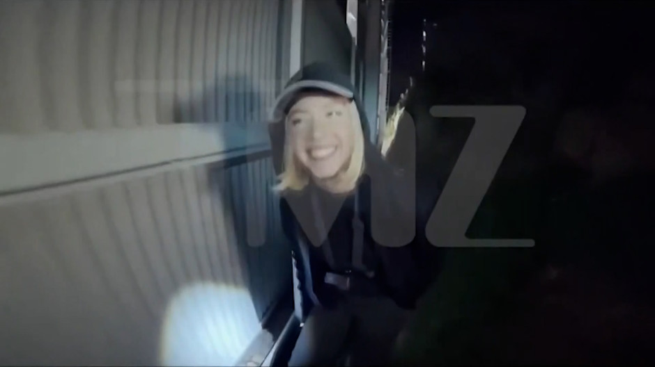 Sydney Sweeney cuelga sujetadores en el cartel de Hollywood y podría enfrentar cargos