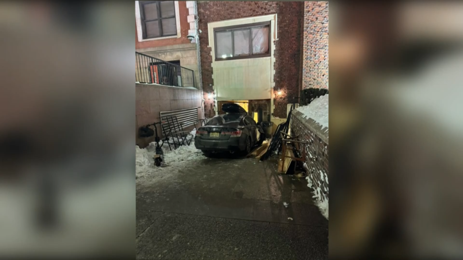 Un coche embiste la sinagoga de Jabad en Nueva York y el conductor es detenido