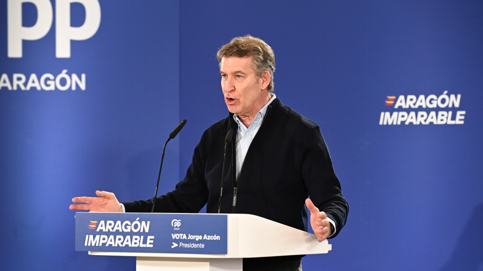El presidente del PP, Alberto Nuñez Feijóo, durante una comida mitin, en el Hotel Valdeherrera
