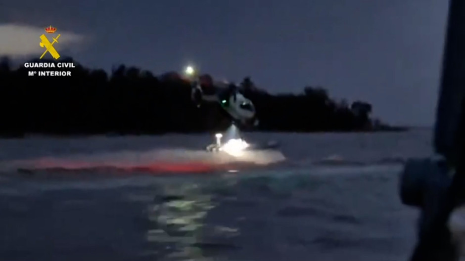 La Guardia Civil intercepta una narcolancha en el Guadalquivir y detiene a dos personas
