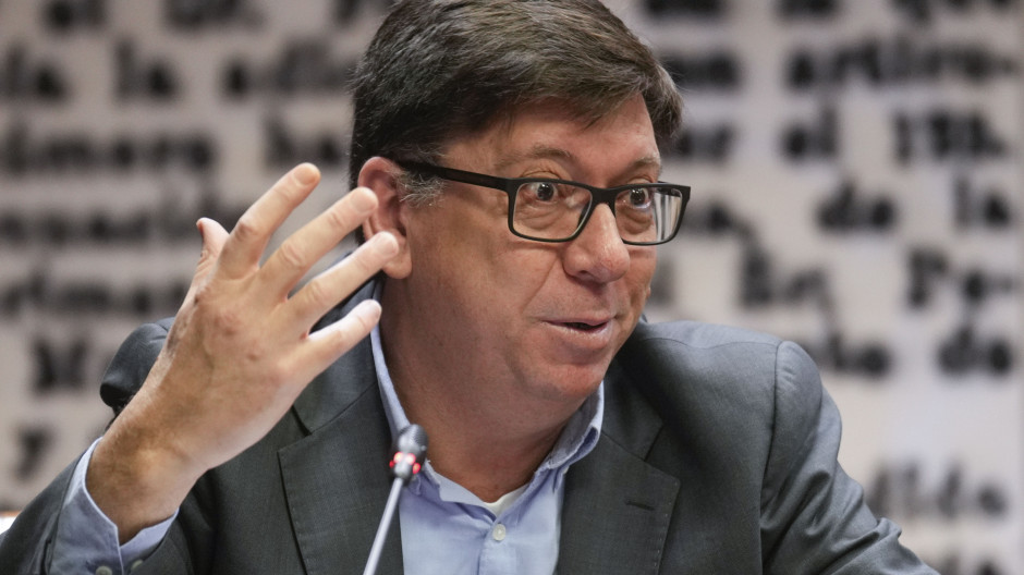 El exdirigente socialista Paco Salazar comparece durante la Comisión de Investigación del caso PSOE