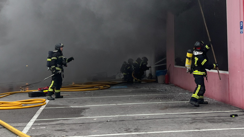 Incendio en el que han necesitado 15 dotaciones de bomberos para extinguir el fuego