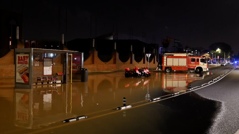 Desalojan el Palacio de Congresos de Sevilla por acumulación de agua en sus zonas bajas