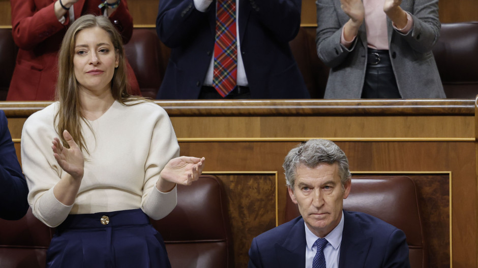 Feijóo responde a las burlas del PSOE: «Síganse riendo. Yo salgo a la calle, este señor no puede»