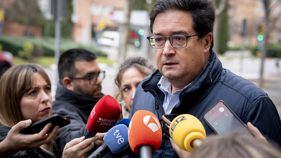 Óscar López se queda solo y se niega a rectificar su crítica a Lambán pese a los reproches de ministros y del PSOE