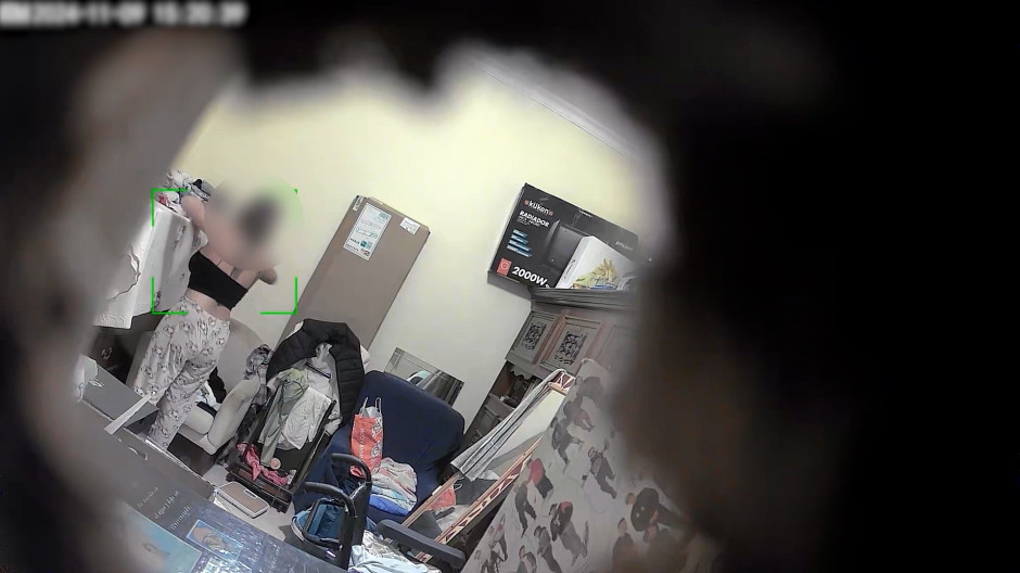 Detenido por instalar una cámara oculta en el dormitorio de una casa para grabar a mujeres