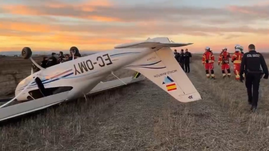 Aterrizaje forzoso en Leganés: una avioneta capota junto a la M-407 sin heridos