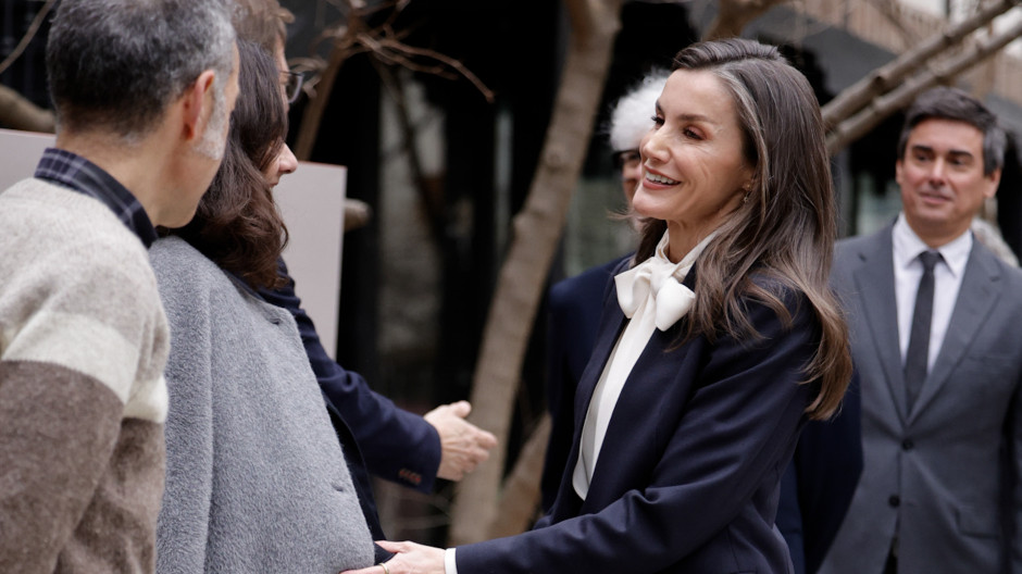 La Reina saluda a Adriana Domínguez