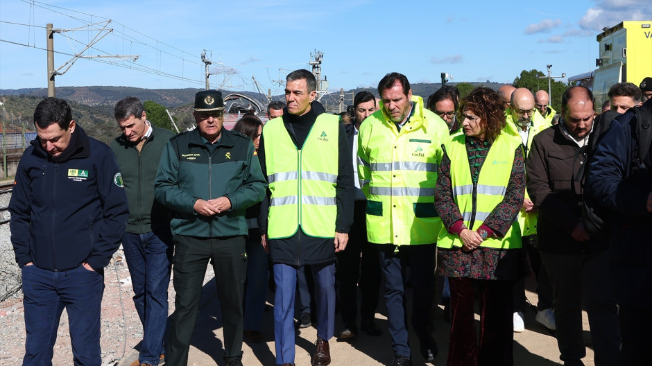 EuropaPress_7229938_presidente_gobierno_pedro_sanchez_ministro_transportes_movilidad_sostenible