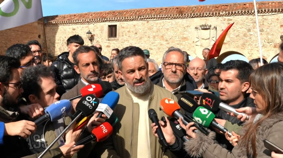 Abascal comparece ante los medios