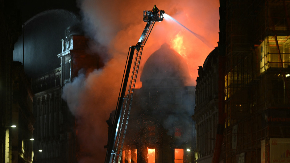 Impresionante incendio en la estación de trenes Glasgow Central