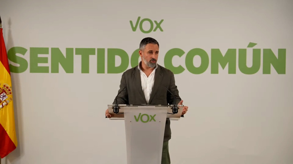 Santiago Abascal ofrece una declaración a los medios desde el Parador de Gredos