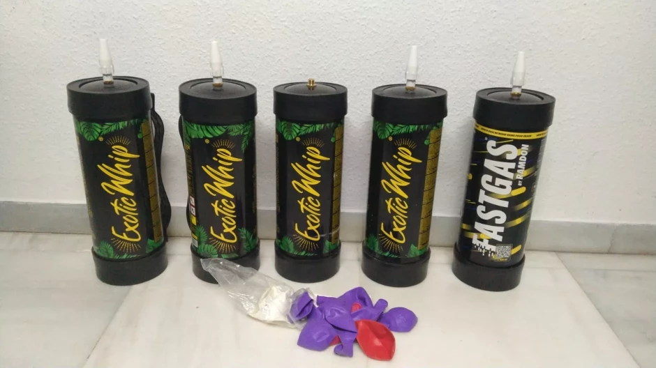 Botellas de gas de la risa incautadas