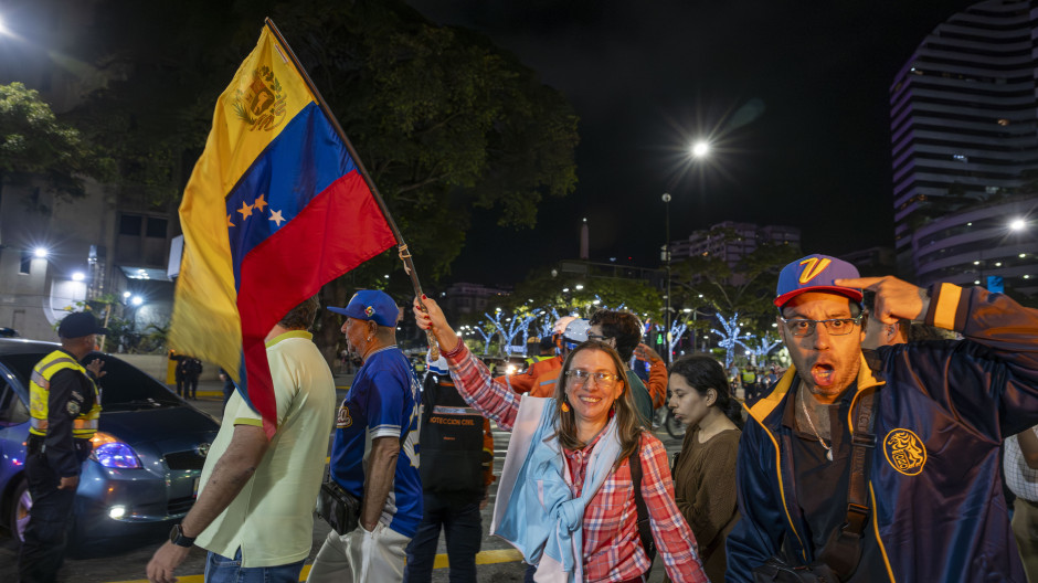 La gente celebra en Caracas la victoria de Venezuela