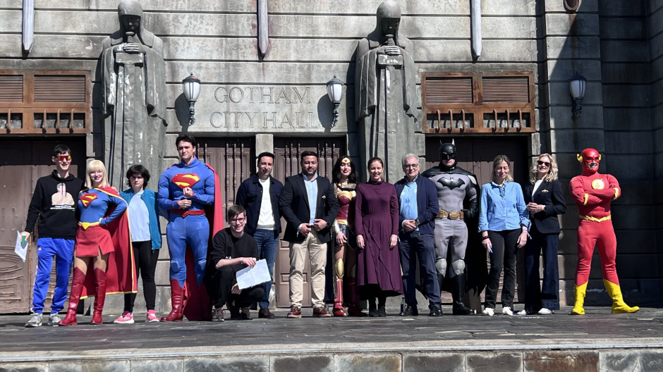 Más de 1.000 niños con autismo participan en una jornada de ocio inclusivo en Parque Warner