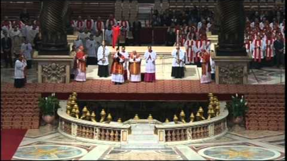 Adoración de la Cruz en la Basílica Vaticana, 22 de abril de 2011