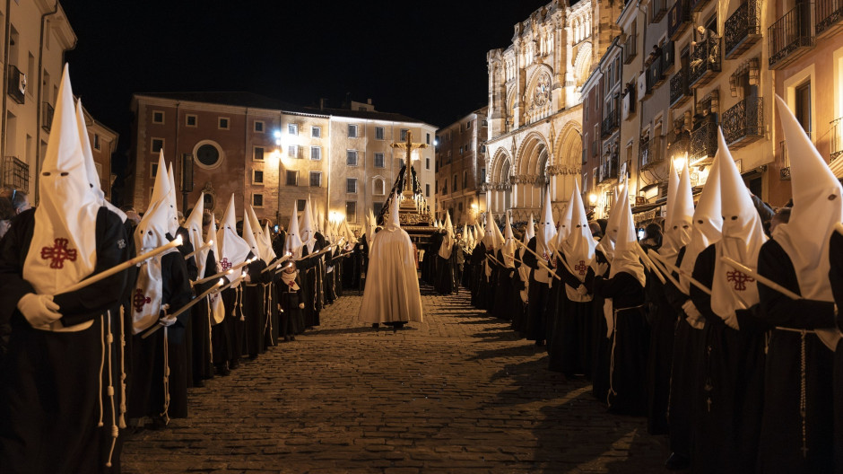 Señal de la procesión del Santo Entierro ofrecida por la Junta de Cofradías de la Semana Santa de Cuenca