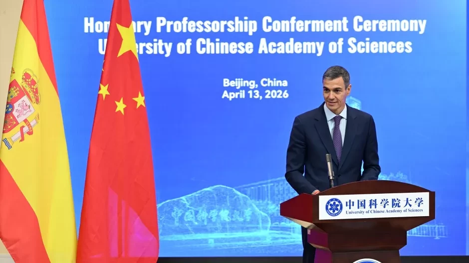 Imagen tomada este lunes del presidente del Gobierno, Pedro Sánchez, durante su viaje oficial a China- Palacio de la Moncloa/ Borja Puig de la Ballacasa