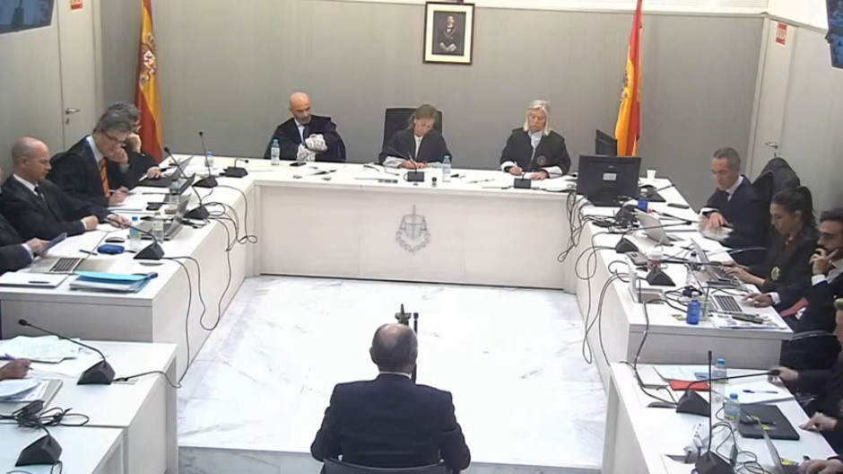Un testigo confiesa que le encargaron vigilar a la mujer de Bárcenas porque «corría peligro»