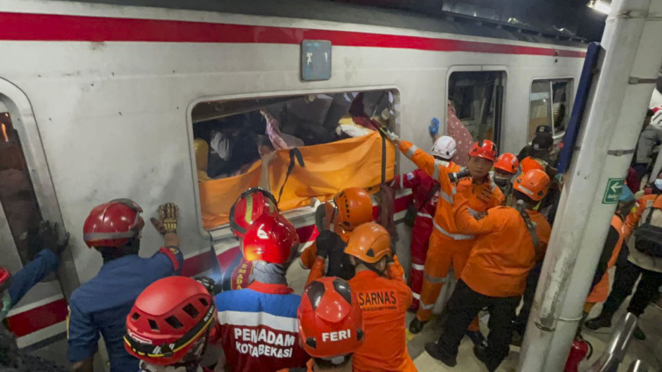 Un choque de trenes deja 14 muertos y decenas de heridos cerca de Yakarta