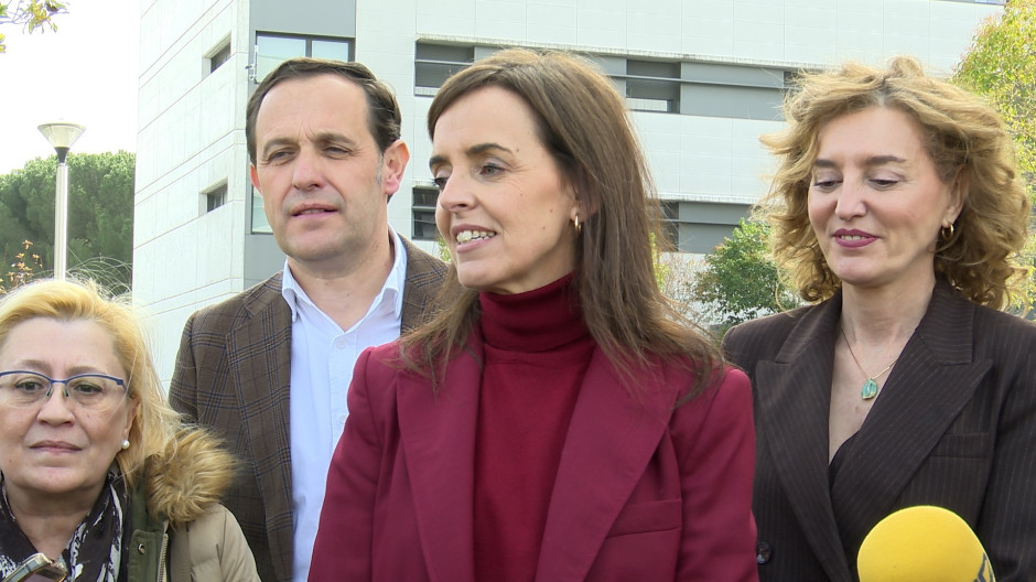 La vicesecretaria de Sanidad y Política Social del PP, Carmen Fúnez, atiende a los medios