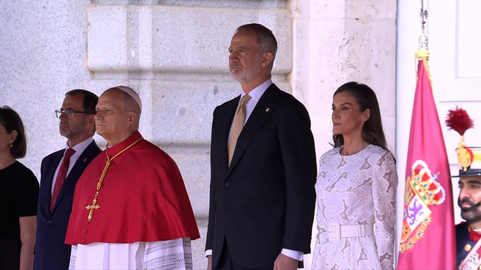 Así ha sonado el hinmo de España durante las visita del Papa al Palacio Real