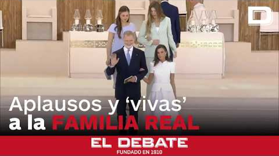 Los Reyes salen de la Santa Misa de Cibeles entre aplausos y vítores