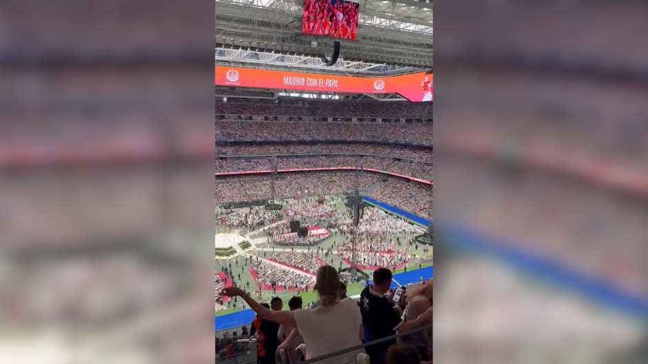 Las gradas del Santiago Bernabéu, horas antes de comenzar el acto