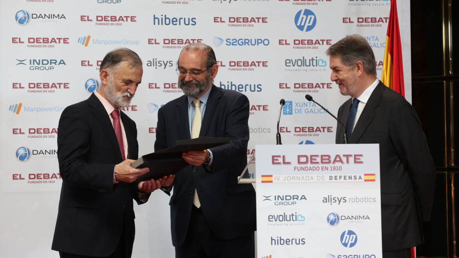 Las palabras del almirante (R) Garat tras recibir el Premio de Defensa de El Debate