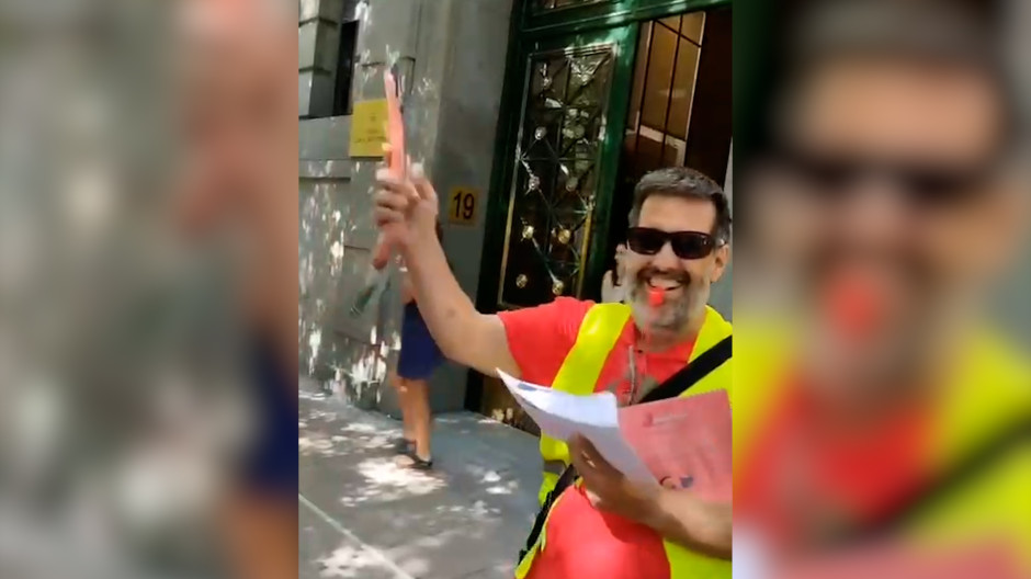 Empleados de Correos se manifiestan contra las «chistorras» en pleno estallido de la cloaca