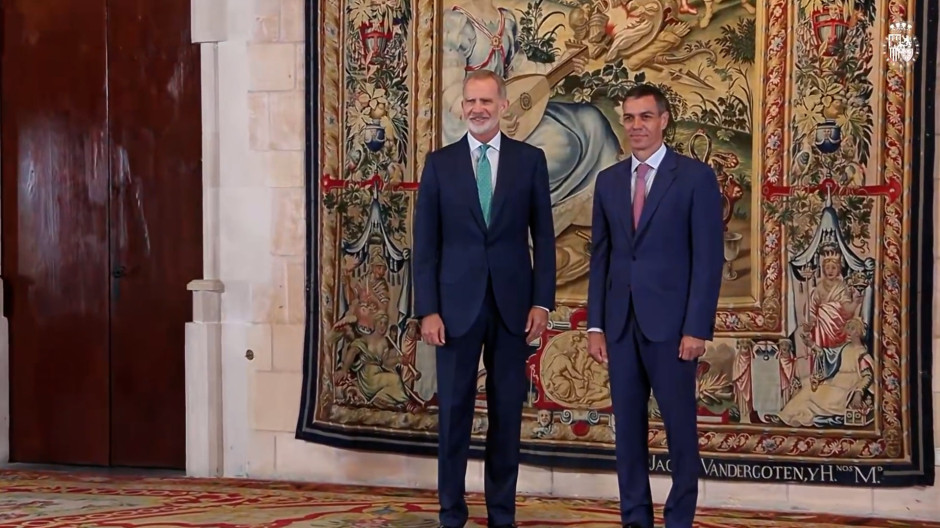 El Rey Felipe VI y el presidente del Gobierno, Pedro Sánchez