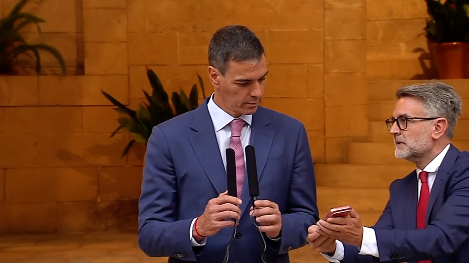 El momento en el que le recuerdan a Sánchez lo que tenía que decir