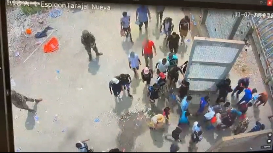 Las cámaras de seguridad captan cómo regresan a Marruecos los migrantes que entraron en Ceuta