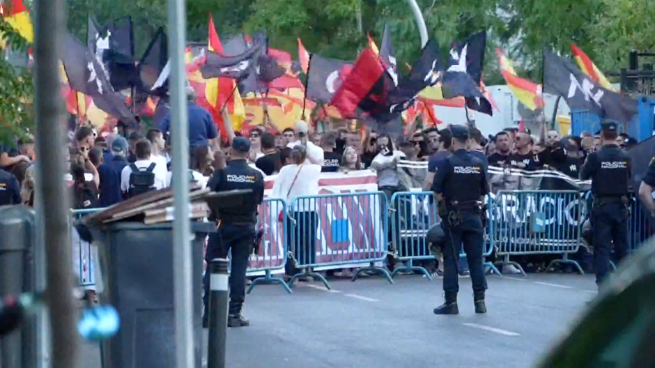 Manifestación frente a la embajada de Marruecos contra la oleada de migrantes en Ceuta